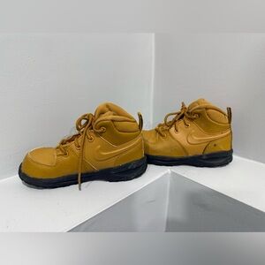 Boys size 10 Nike boots